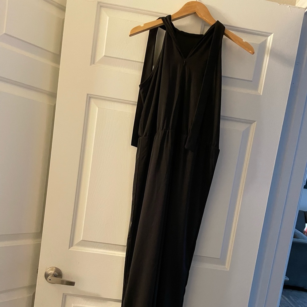 Halter tie neck jumpsuit - Size L - very cute!